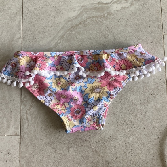 FEATHER 4 ARROW - SEASHELL BABY RUFFLE SET - FLOWER POWER - Picture 8 of 8